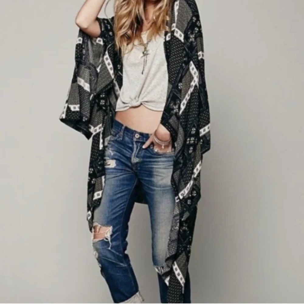 Free People Little Wing Rare Black Print Kimono Luxury Bohemian Duster Size XS/S - Picture 2 of 11
